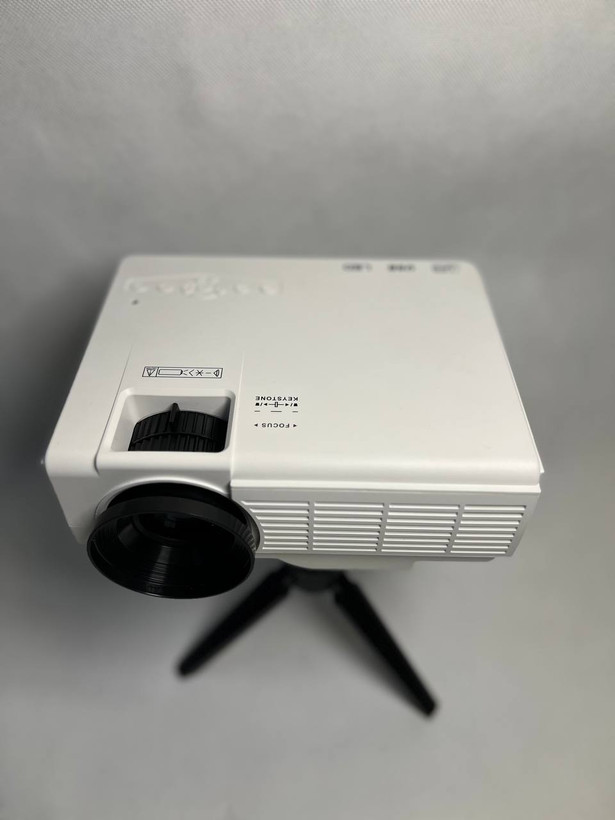 ویدئو پروژکتور DR.J مدل HI-04 به همراه پرده نمایش دستی