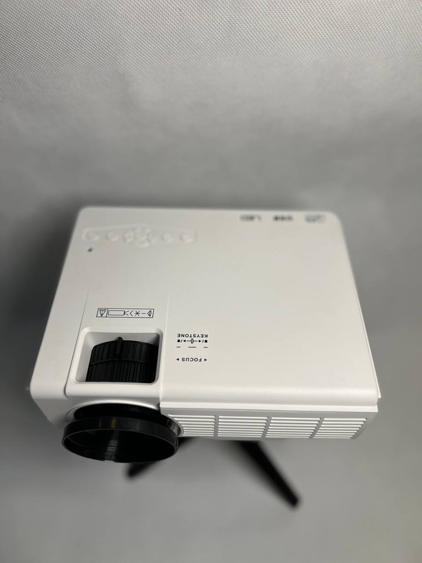 ویدئو پروژکتور DR.J مدل HI-04 به همراه پرده نمایش دستی