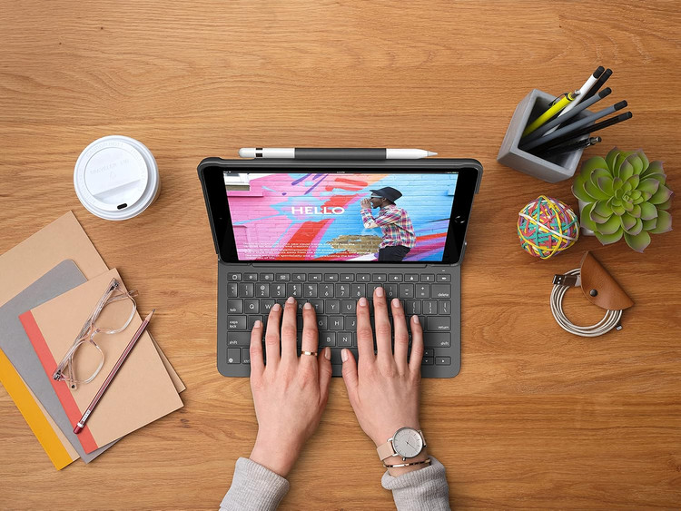 کیبورد کیس بلوتوثی Logitech Slim Folio محافظی کامل برای آیپد نسل 7